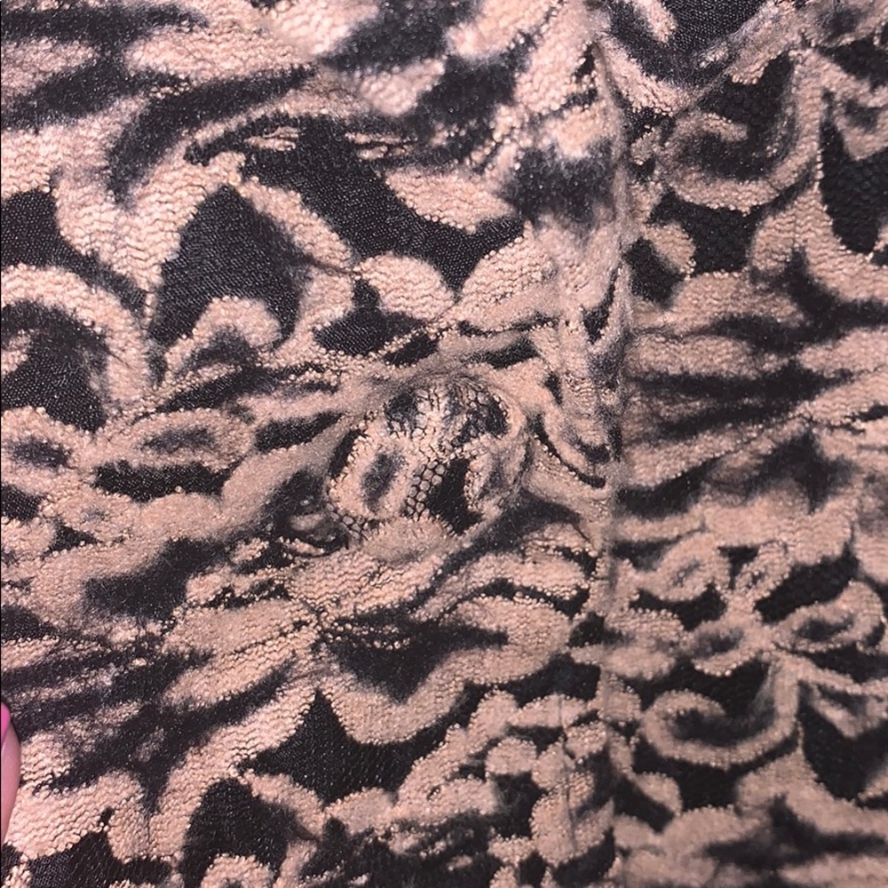 Fancy, soft lace style dress! - Picture 4 of 7